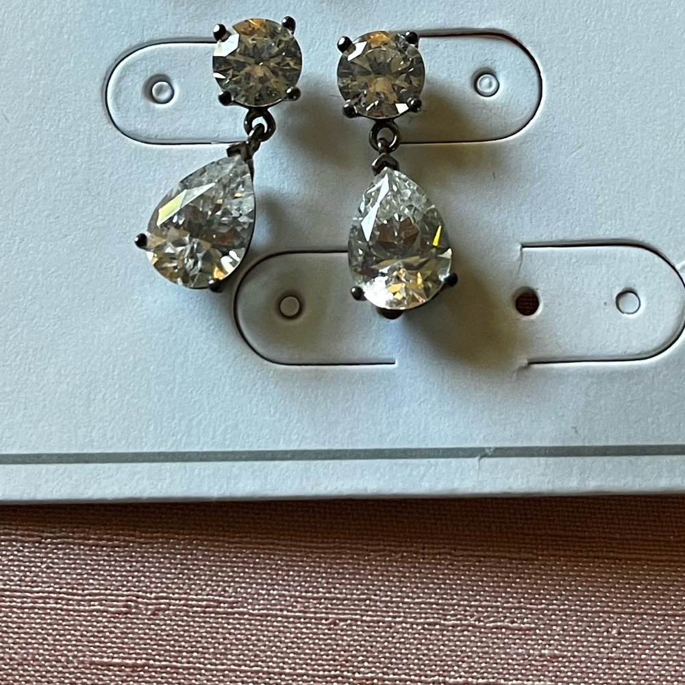 Dangle earrings! - Picture 2 of 2
